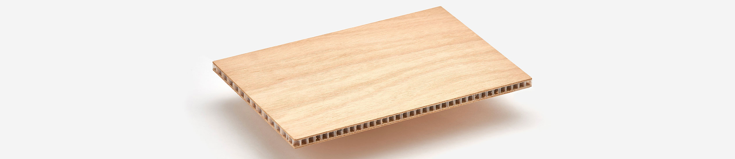 COMPOCEL® WP​ is a sandwich panel with a polypropylene honeycomb core and skins in plywood.